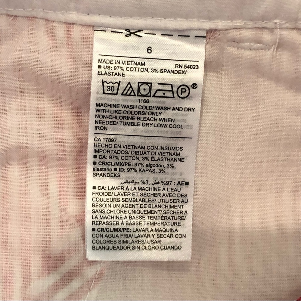 Old Navy Red & White Seersucker Shorts EUC - Picture 9 of 11